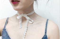 qq头像女生露肩锁骨,QQ头像中的性感与优雅”