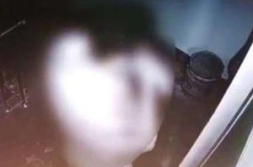 发现袜子里有不明液体,袜内不明液体之谜,监控揭露惊人一幕!”